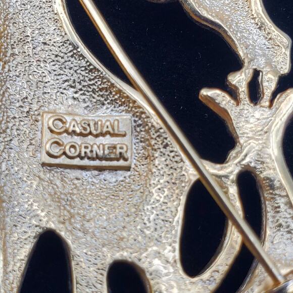 2 Gold Tone Giraffe Brooch Signed JJ & Casual Corner Pin Animal Figural Jonette - Picture 5 of 8